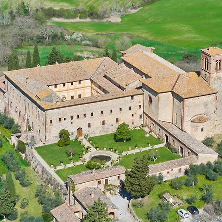 Вилла Monastero Sant'Anna In Camprena Пиенца Экстерьер фото