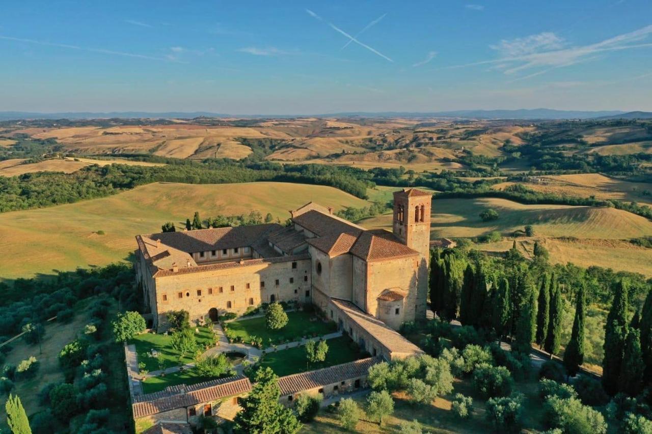 Вилла Monastero Sant'Anna In Camprena Пиенца Экстерьер фото