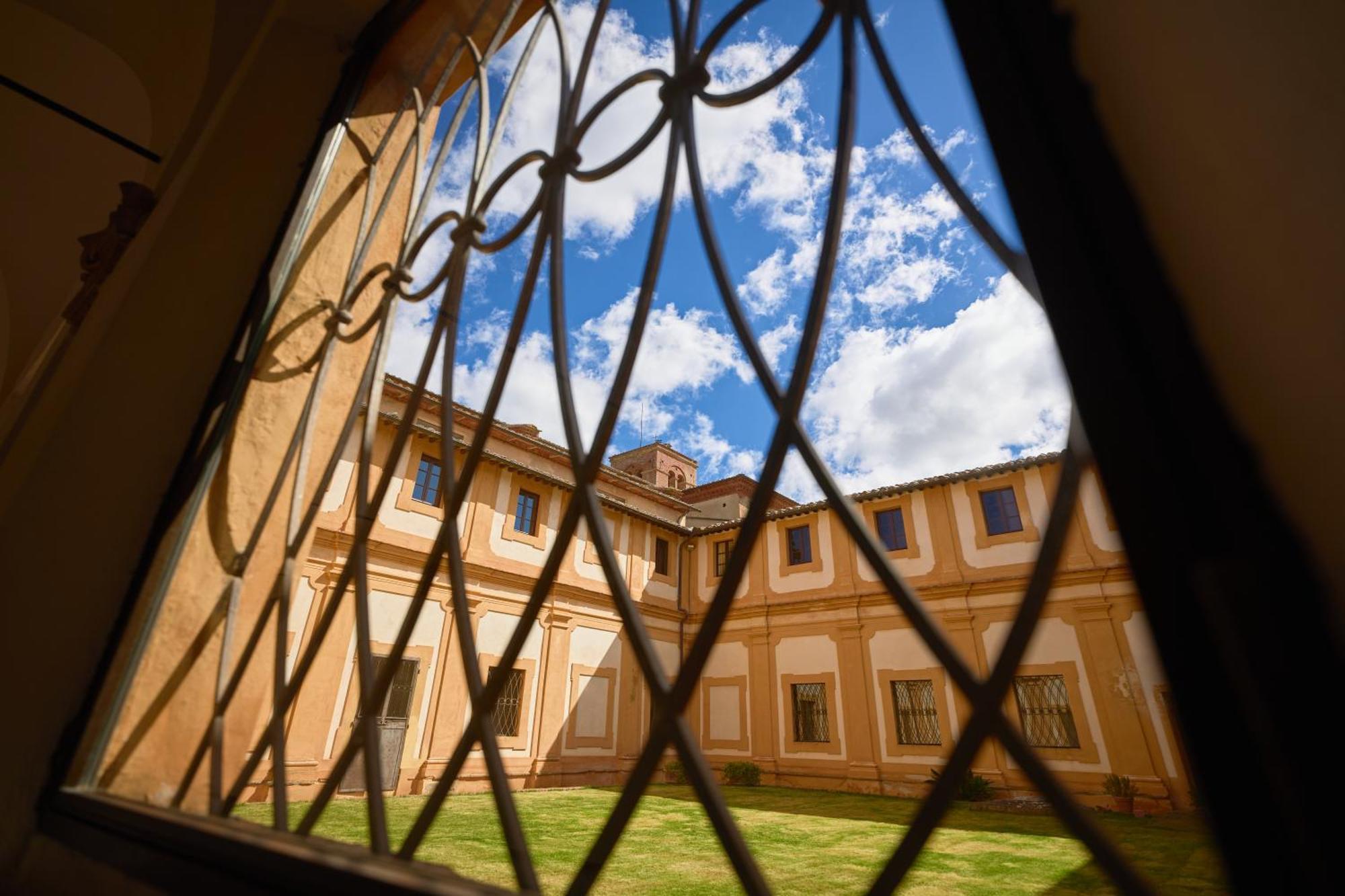 Вилла Monastero Sant'Anna In Camprena Пиенца Экстерьер фото